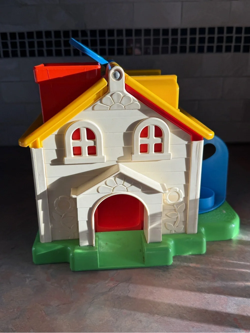 1984 Fisher Price Discovery Cottage Jumbo Chunky Little People